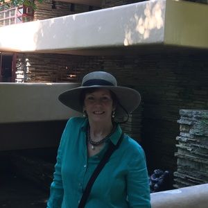 Meet your Posher, Adrienne